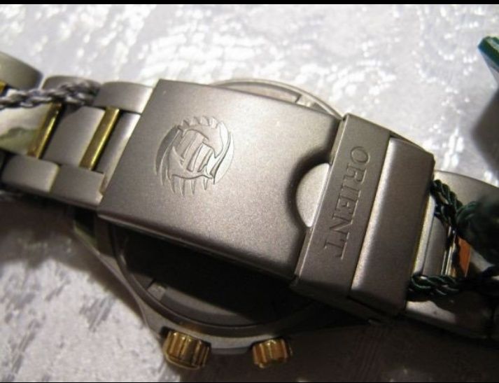 Чоловічий годинник ORIENT CRV01001WO титановий дайверський