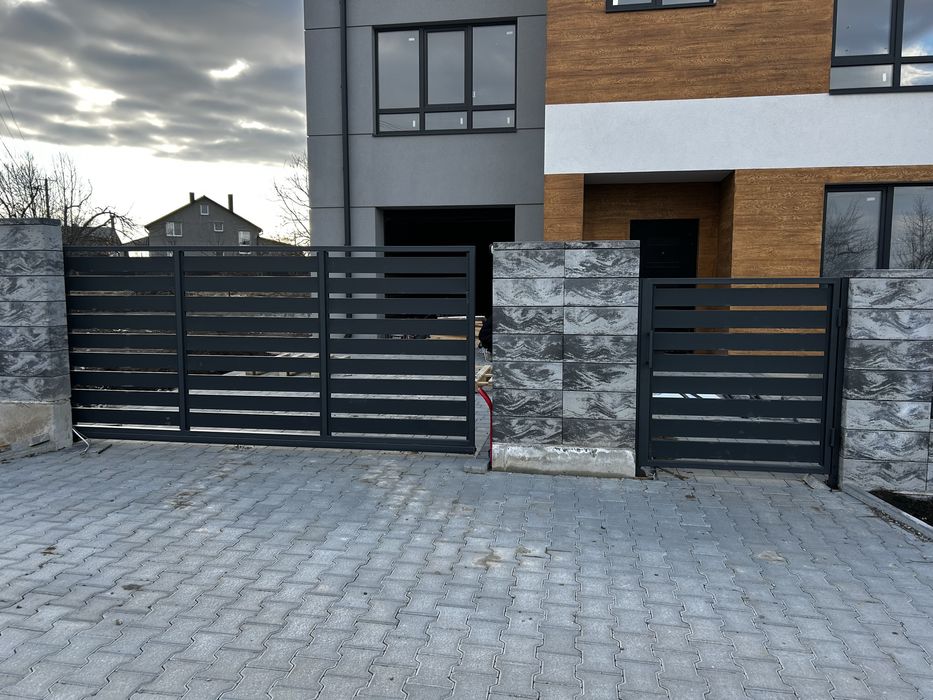 Монтаж парканів огорож