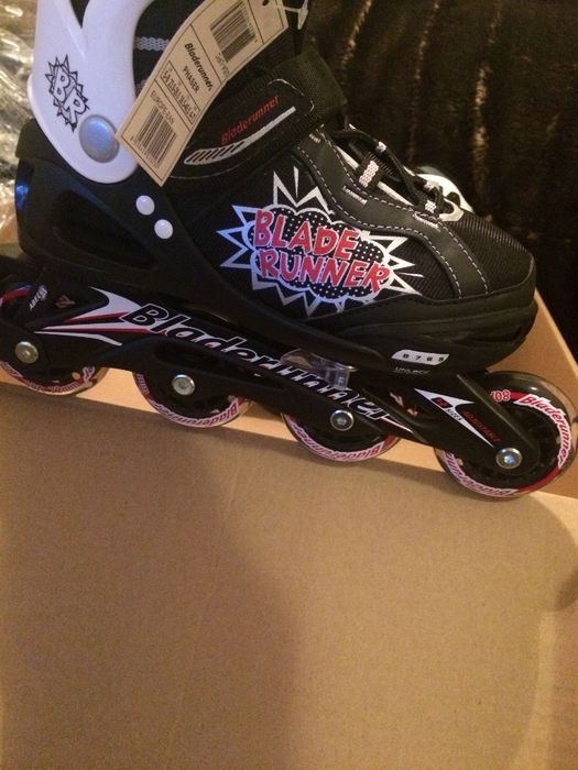 Patins rollerblade novos regulaveis do 32 ao 35.