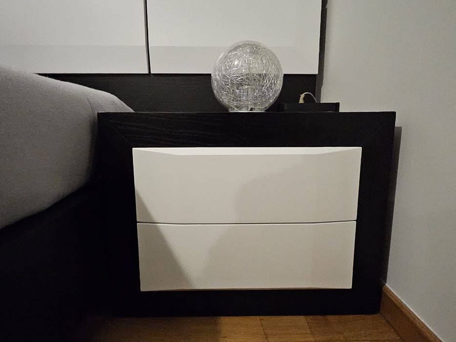 Cama de Casal com Estrado e Mesinhas de Cabeceira (Sem colchão)