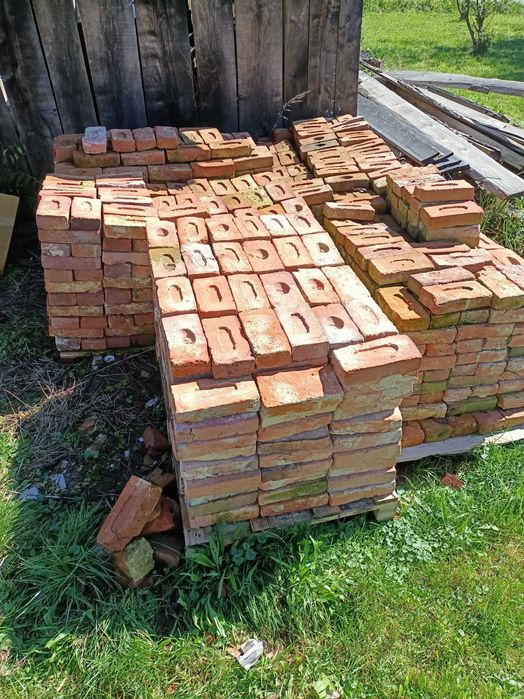 Stara cegła z rozbiórki