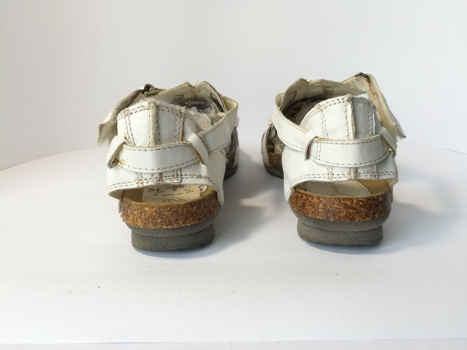 Срочно продам Босоножки белые "VERA PELLE" новые