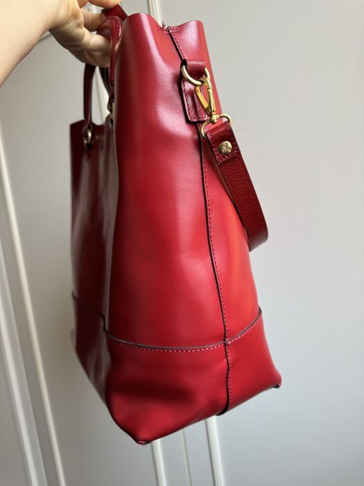 Кожа . Оригинал ,почти новая .