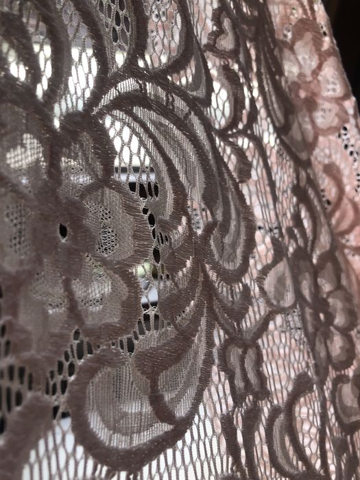 Różowa koronka 140cm 1mb