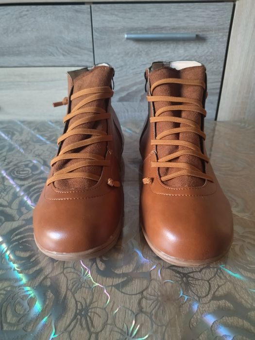 Ботинки осенние новые,40