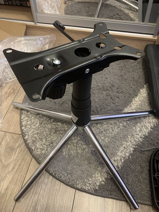 Офісне крісло нове