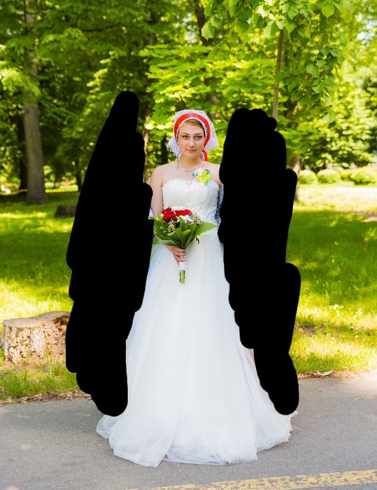 Продам весільну сукню