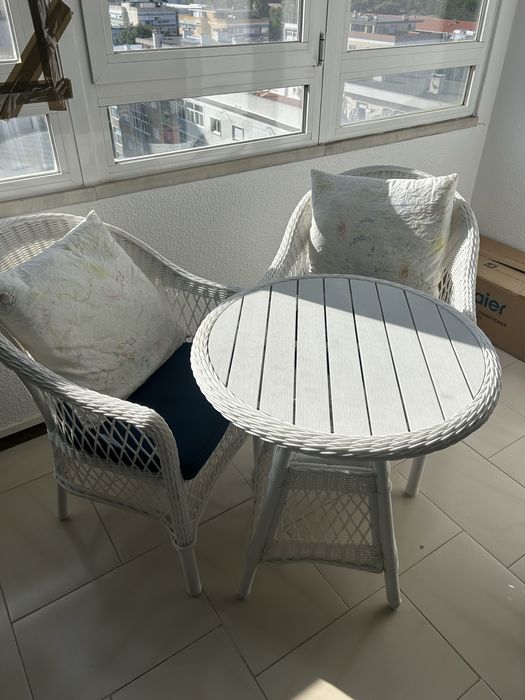 Conjunto de Jardim (Mesa + Cadeiras)