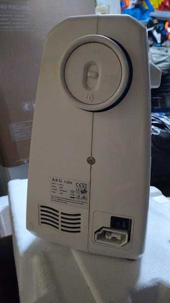 Maquina de Costura AEG
