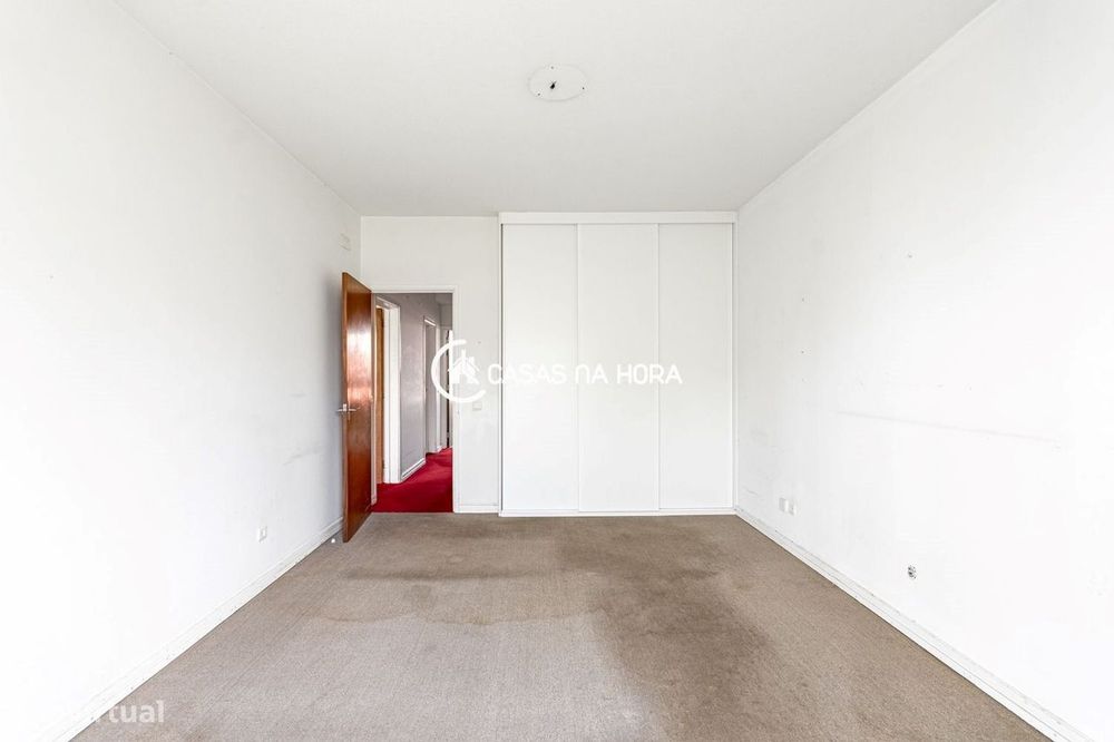Apartamento T2 para renovação com vista mar  Alto da Barra, Oeiras