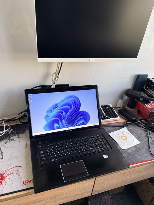 Ноутбук великий потужний Lenovo  intel+ddr 8gb+ssd 256гб+nVidia 2 gb