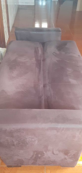 Sofá cama em pele de pessego castanho