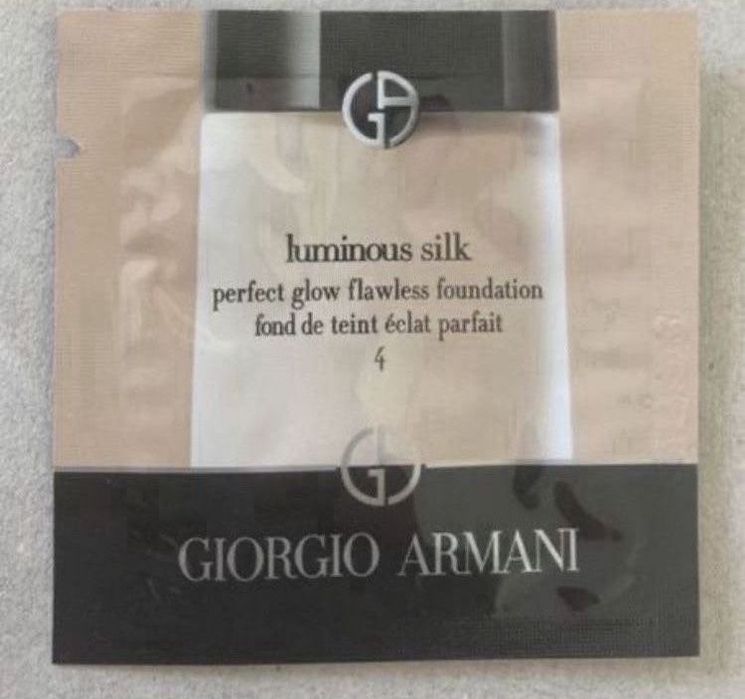 Giorgio Armani Luminous Silk 4