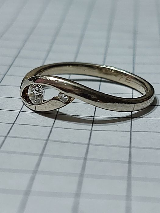 Золоте колечко, з діамантами, 585 проба.