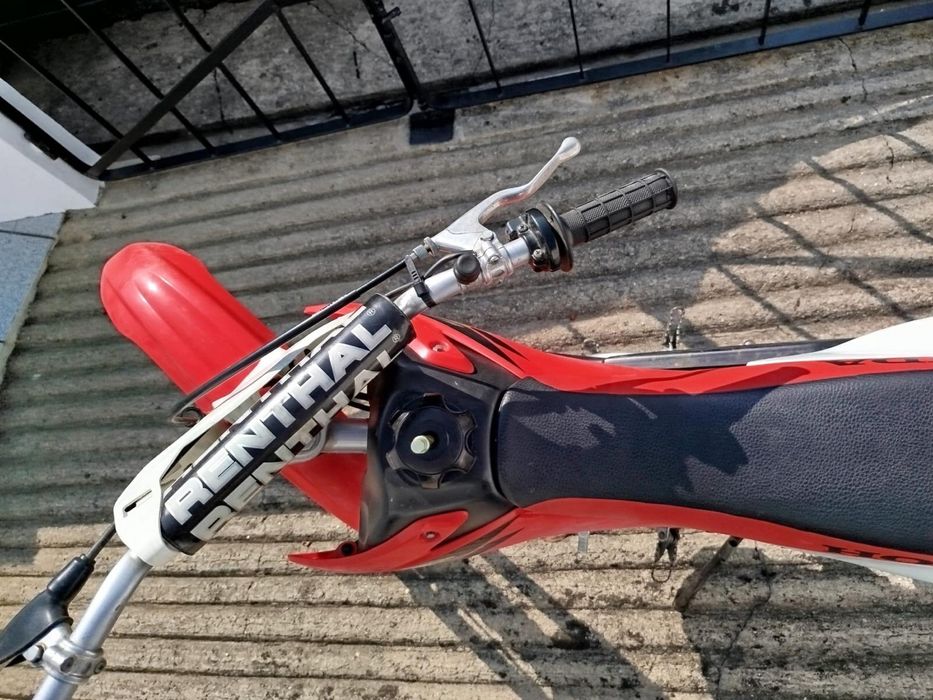 Honda CRF 100F.