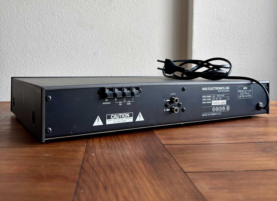 Stereo Tuner NAD 4225