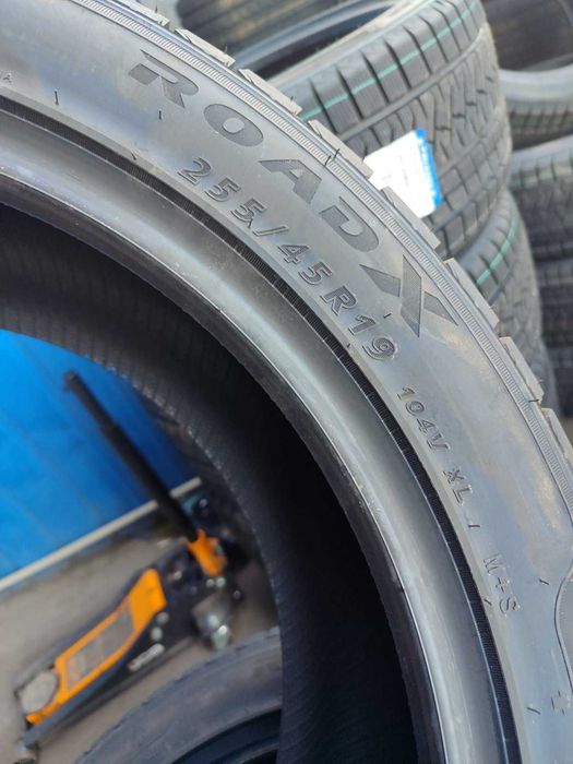 Roadx 255/45 R19 104V RXFROST WU02