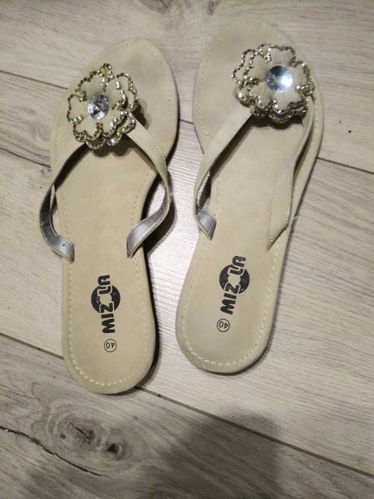 Eleganckie klapki damskie rozmiar 40  / tj 26 cm/