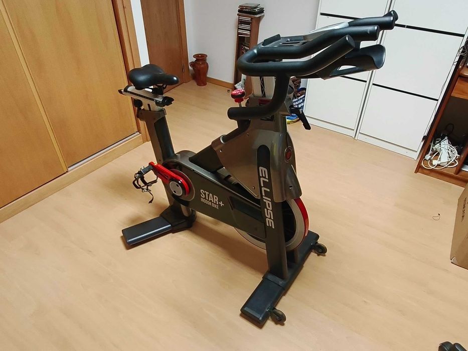 Bicicleta indoor cycling ELLIPSE Fitness Star+