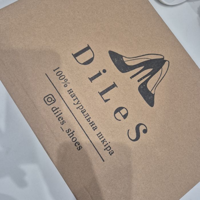 Шкіряні білі кросівки