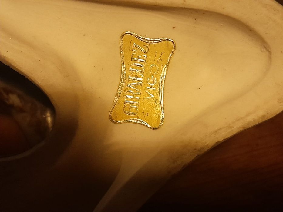 Touro vintage  em cerâmica.