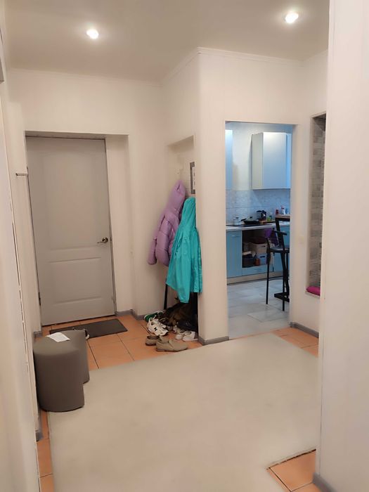 Продам трёхкомнатную квартиру с автономным отоплением .