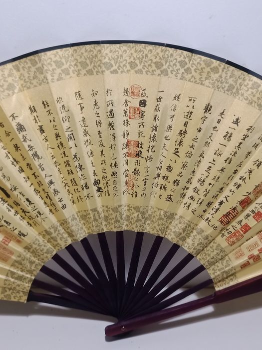 Leque em tecido de seda