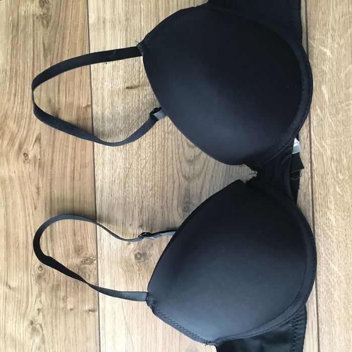 Czarny Biustonosz - Gładki Stanik Sinsay 75A