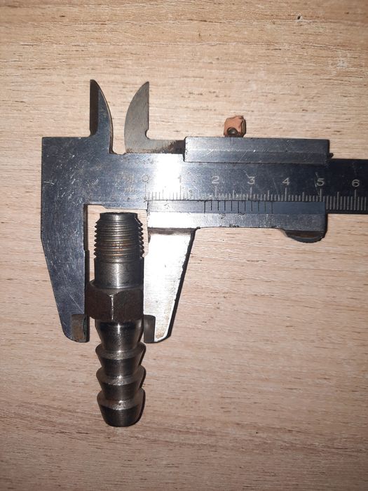 Штуцер шланговый резьбовой.