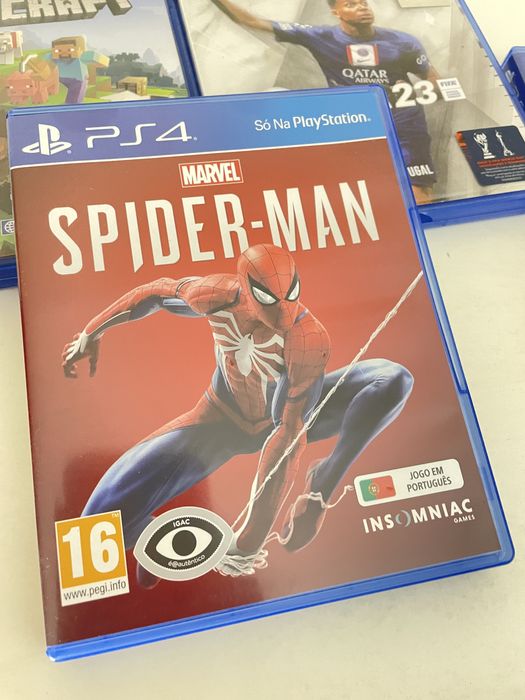 PlayStation 4 + comando + jogos