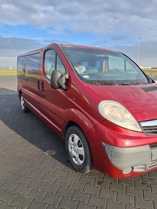 Vivaro long 9-osobowy 145 koni