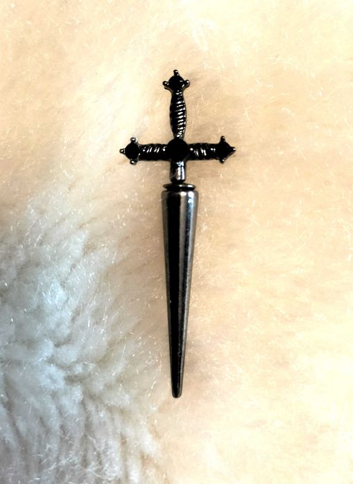 Brinco Cruz metal com pedras pretas - Portes grátis