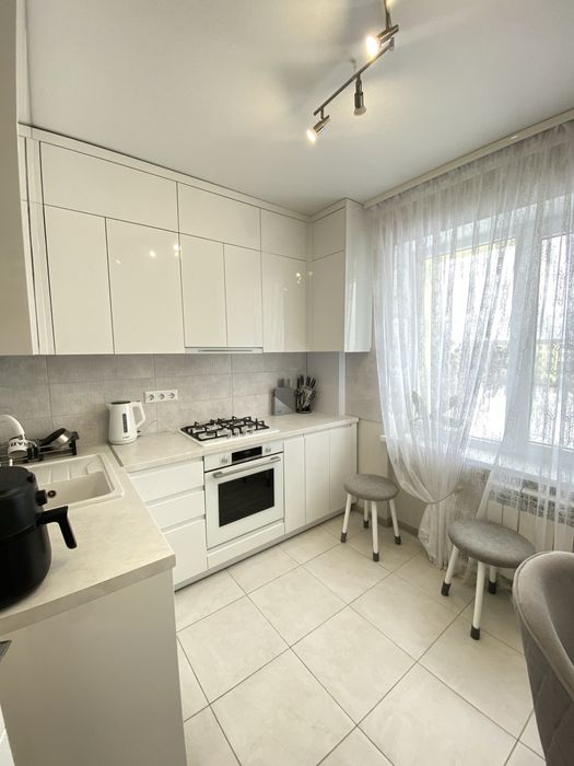 Продаж 1к квартири з ремонтом і власним паркомісцем (Газ)