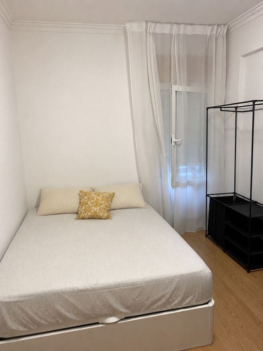 Quarto 3 min do comboio e metro
