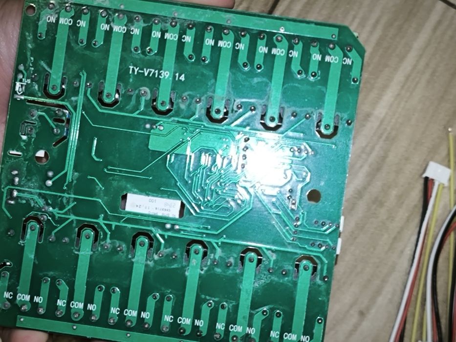 Módulo Relé Tuya WiFi/Zigbee 12 Canais – Smart Home