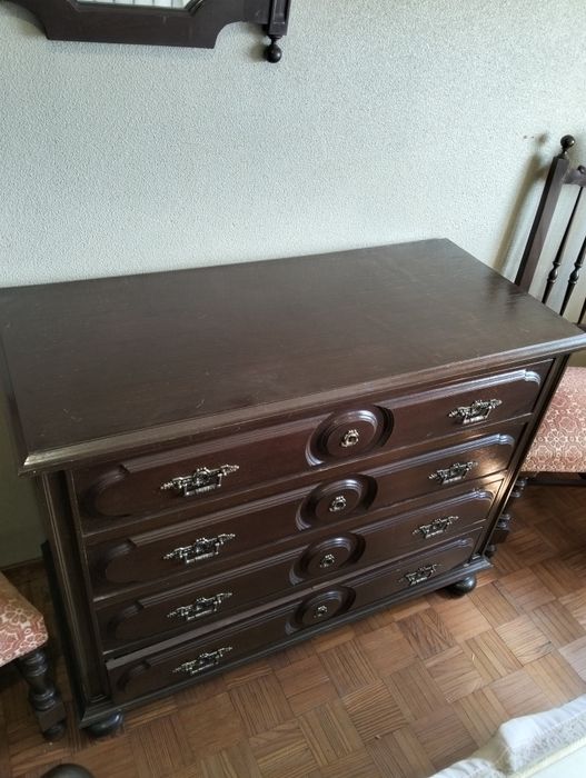 Quarto antigo completo