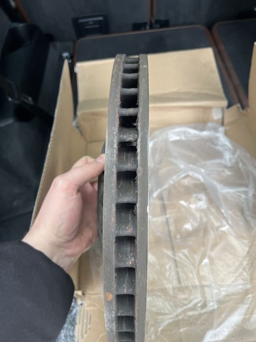 Гальмівний диск передній  Audi Q7 (оригінал)