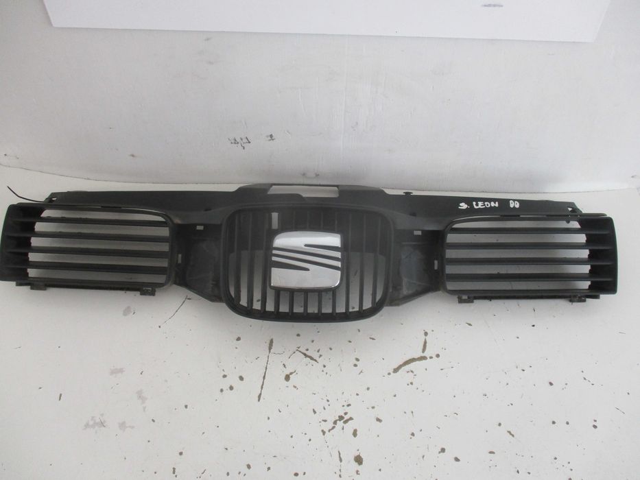 Grelha Seat Leon 2000