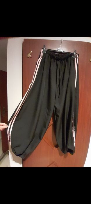 Spodnie alladynki czarne z lampasami