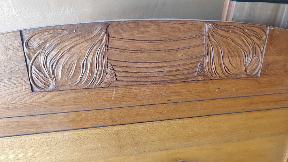 Stare łóżko drewniane