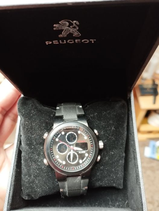 Годинник Peugeot