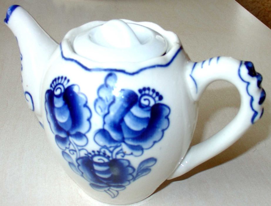 Fajansowy  czajniczek Gżel