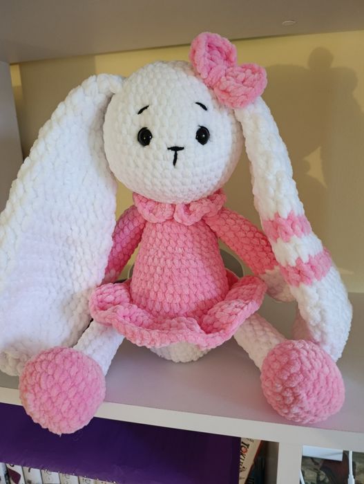 Зайчик крючком из плюша