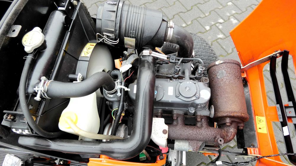 Traktorek kosiarka KUBOTA GR2100 Diesel 4x4 (081208.5) - Baras