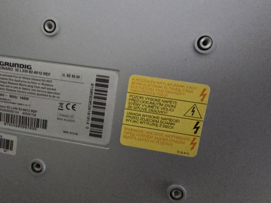 Telewizor GRUNDIG 32” LCD – sprawny, solidny, z podstawą