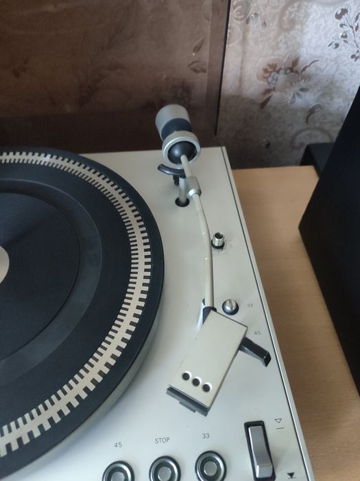 Виниловой проигрыватель philips.