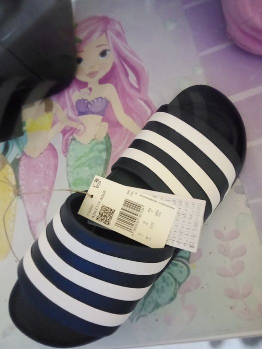 Sprzedam nowe klapki męskie rozmiar 43 z Adidasa