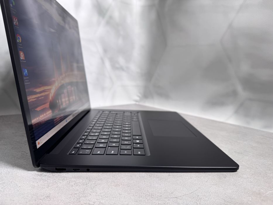 Ноутбук Microsoft Surface Laptop 3 / i5-1035G7 / 16GB / 256GB SSD / 15" Touch / Уцінка