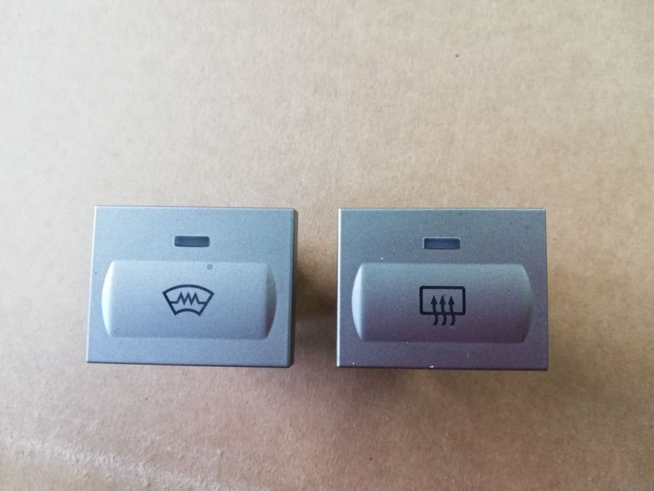 Włącznik przycisk podgrzewania szyb srebrny przód tył Focus Kuga C-max