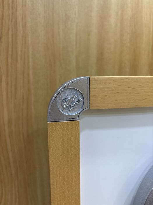 Expositor Lacoste